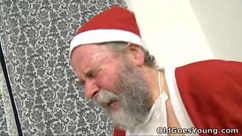 كس وخالة مارس الجنس مع سانتا كلوز